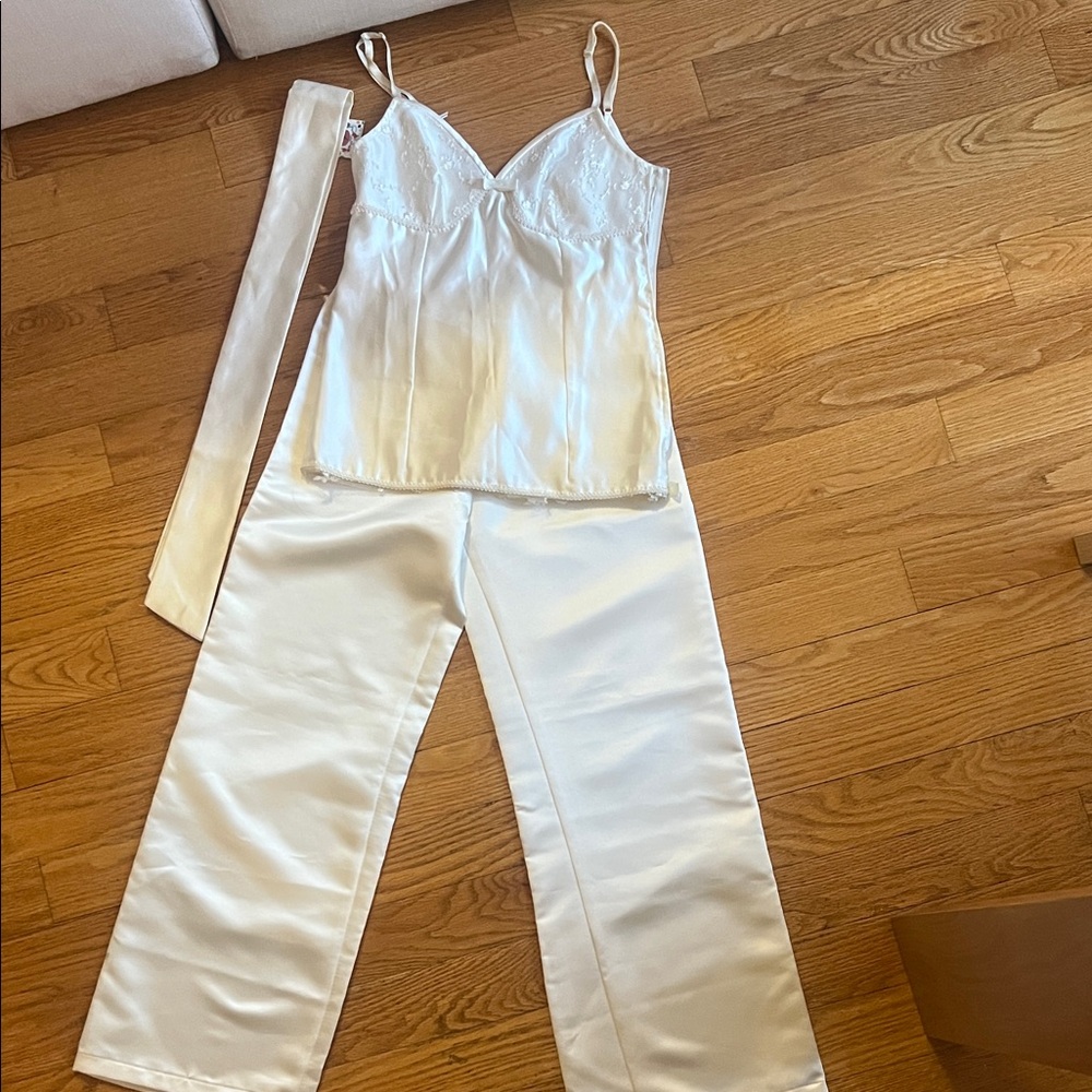 Elegant vintage White Satin Set